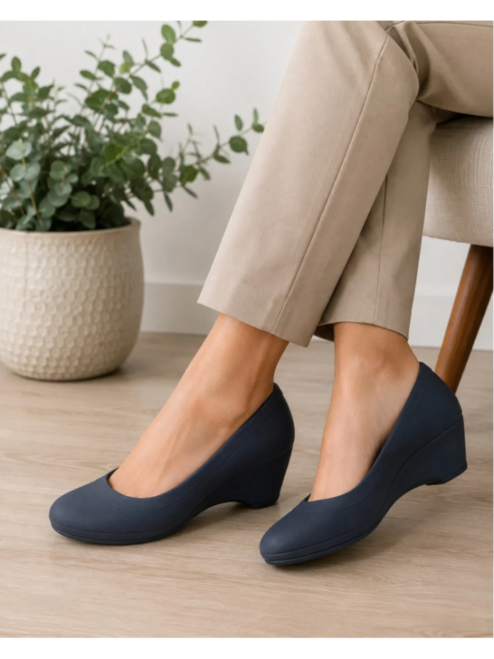 Crocs Dual Comfort Navy Blue Wedge Pumps Women’s Size 7 Work Career Shoes